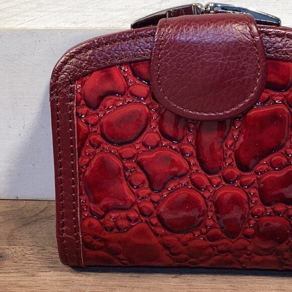 Temanli Red Croc Emboss Leather Silver Hardwear Multi Card Holder Bi-Fold Wallet - Picture 2 of 16